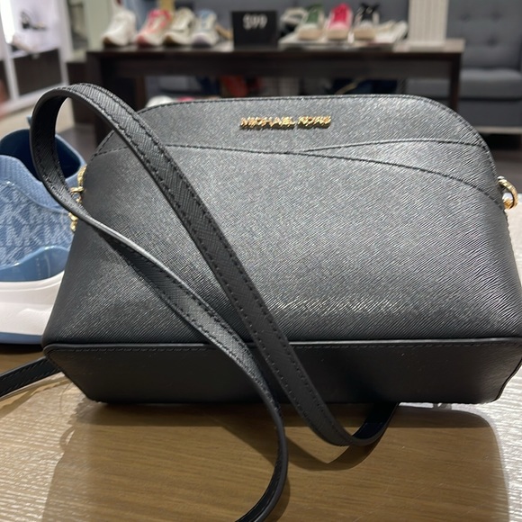 MICHAEL KORS 
Jet Set Travel Medium Dome Crossbody Bag XCROSS XBODY
Black 
NWT - Picture 9 of 16